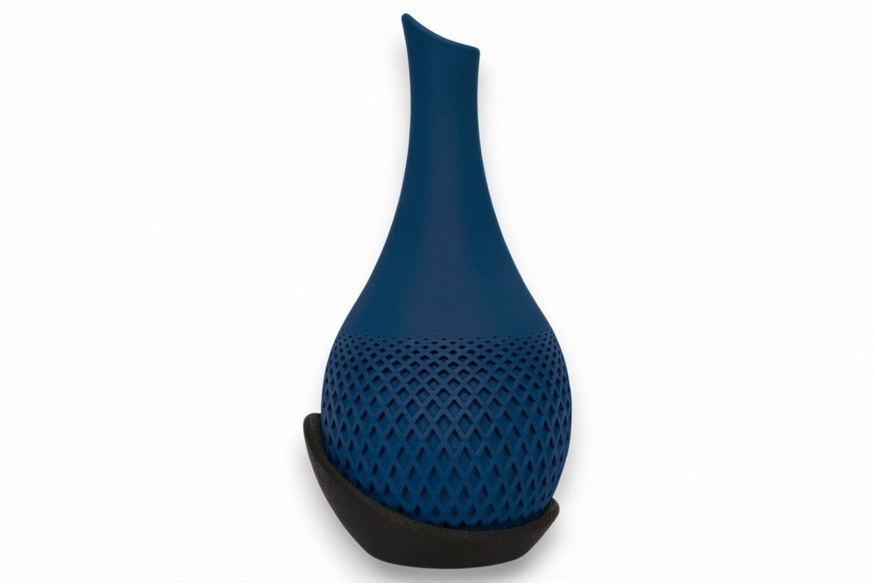Polygon Vase – by h3liØ Designs