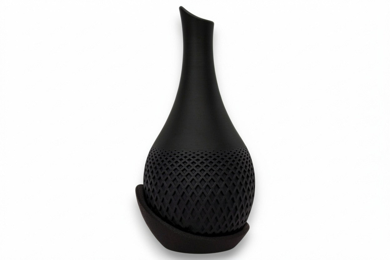 Polygon Vase – by h3liØ Designs
