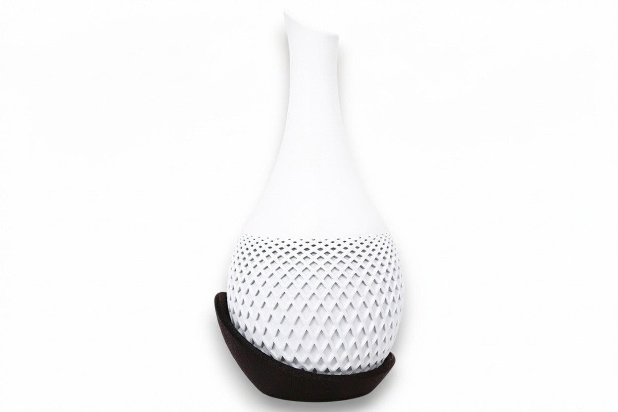 Polygon Vase – by h3liØ Designs