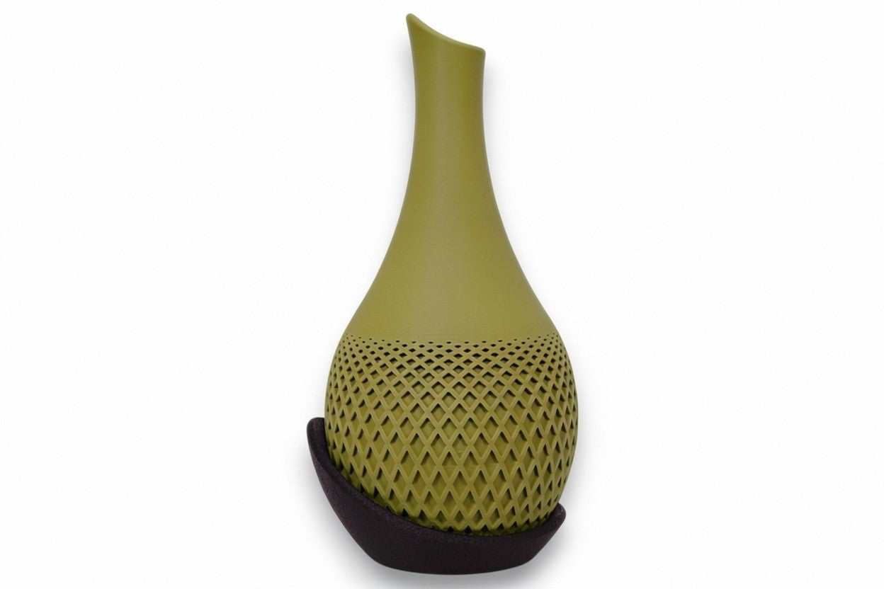 Polygon Vase – by h3liØ Designs