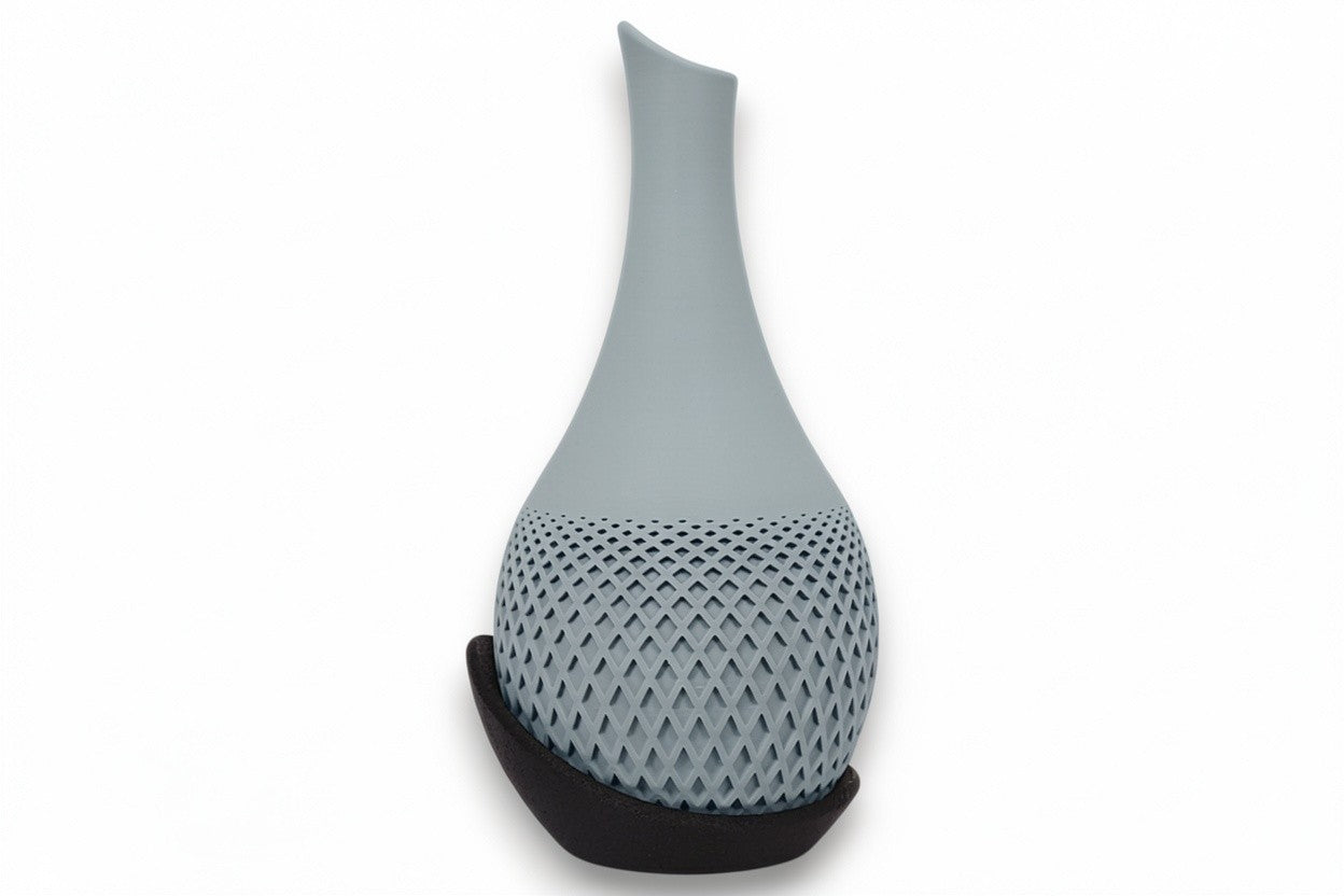 Polygon Vase – by h3liØ Designs