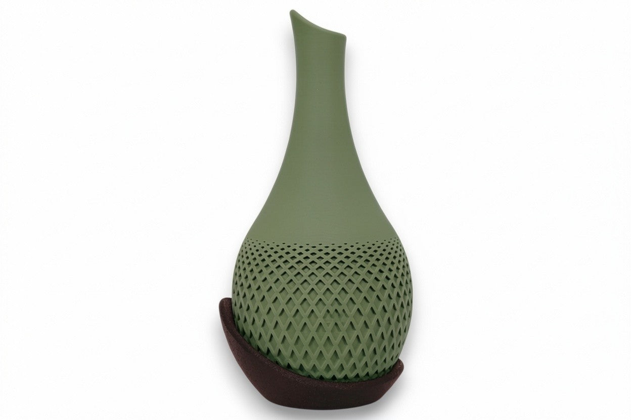 Polygon Vase – by h3liØ Designs