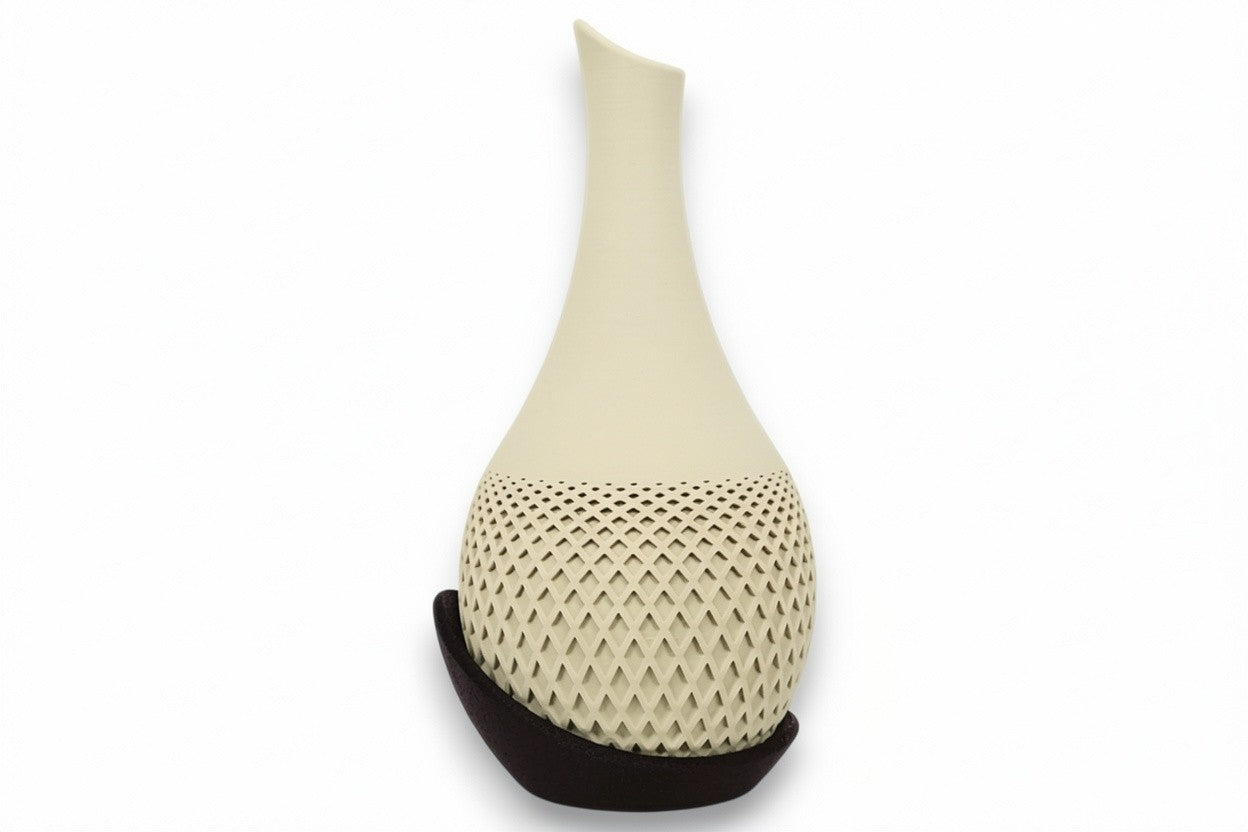 Polygon Vase – by h3liØ Designs