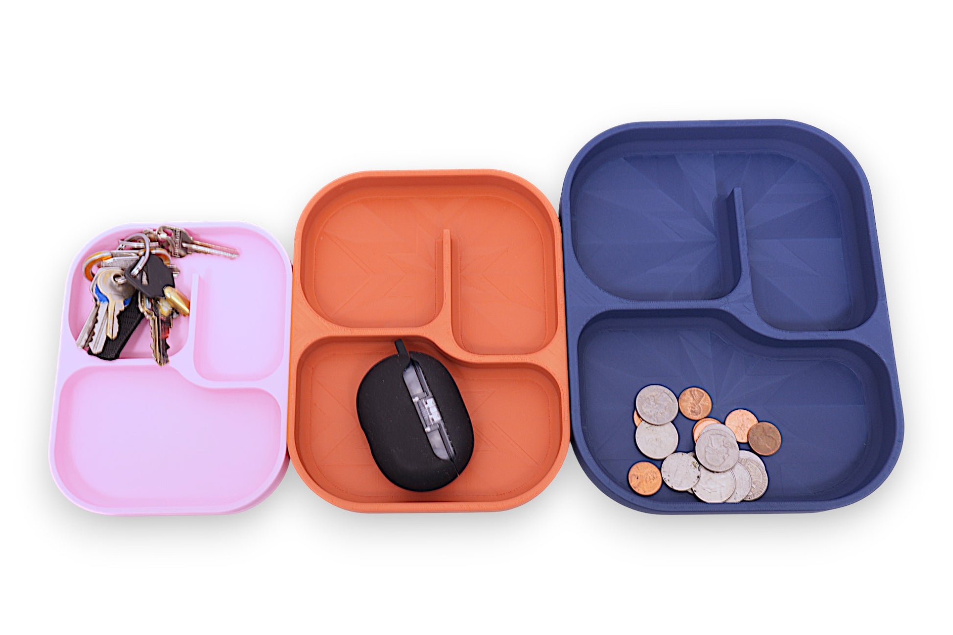 Compartment trays – 3-pack set in pink, terracotta, and dark blue PLA, shown with keys, mouse, and coins for scale
